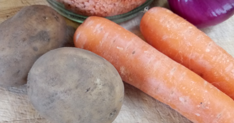 carrots, potatoes, onion and lentils